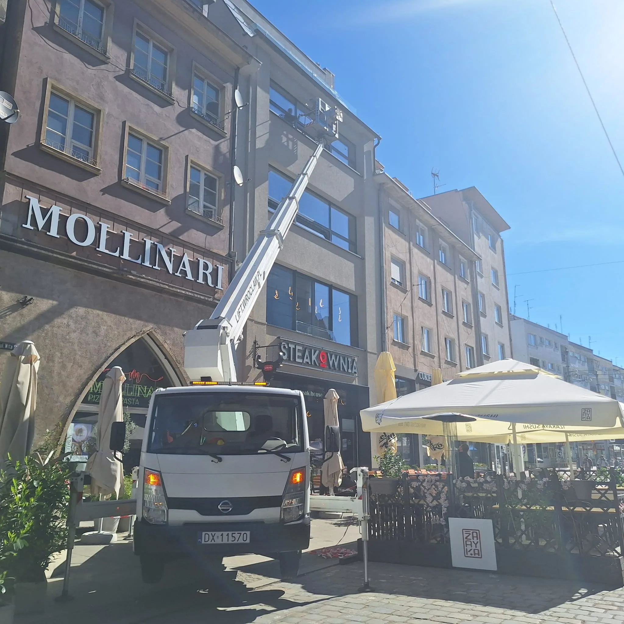 Mycie okien z podnośnika koszowego Wrocław