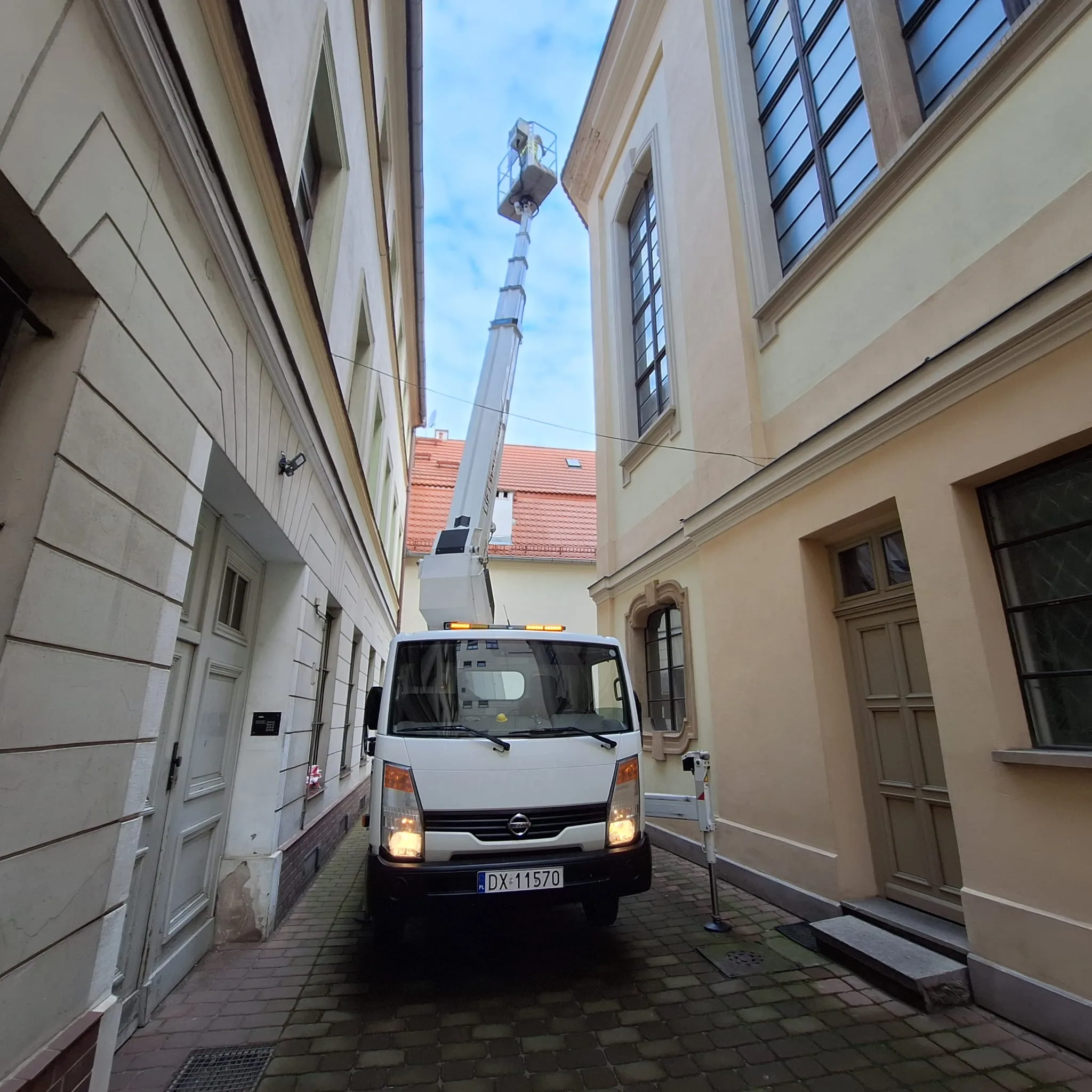 You are currently viewing Przegląd elewacji z wykorzystaniem podnośnika koszowego
