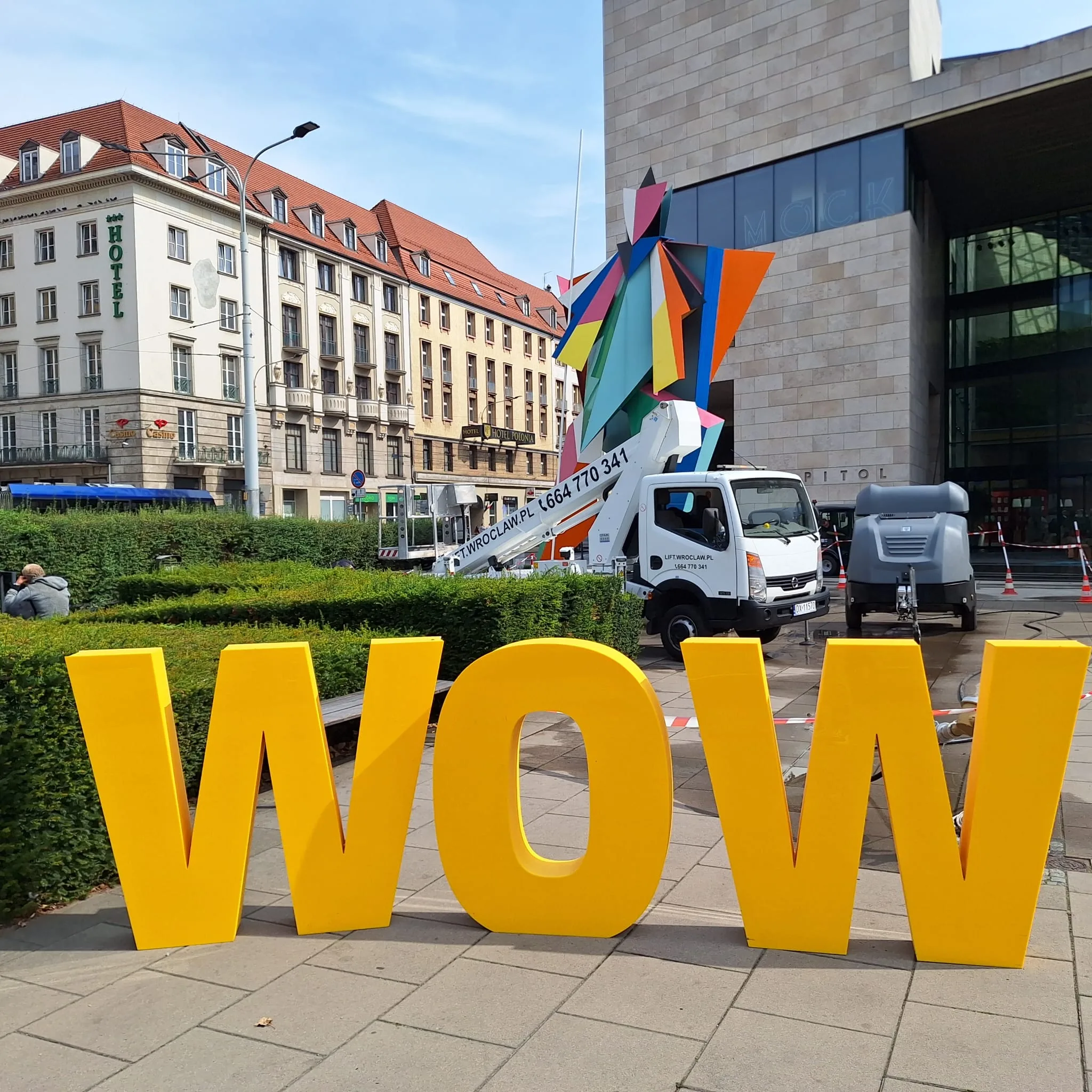 Read more about the article Mycie pomników Arlekina i Bolesława Chrobrego z naszej zwyżki