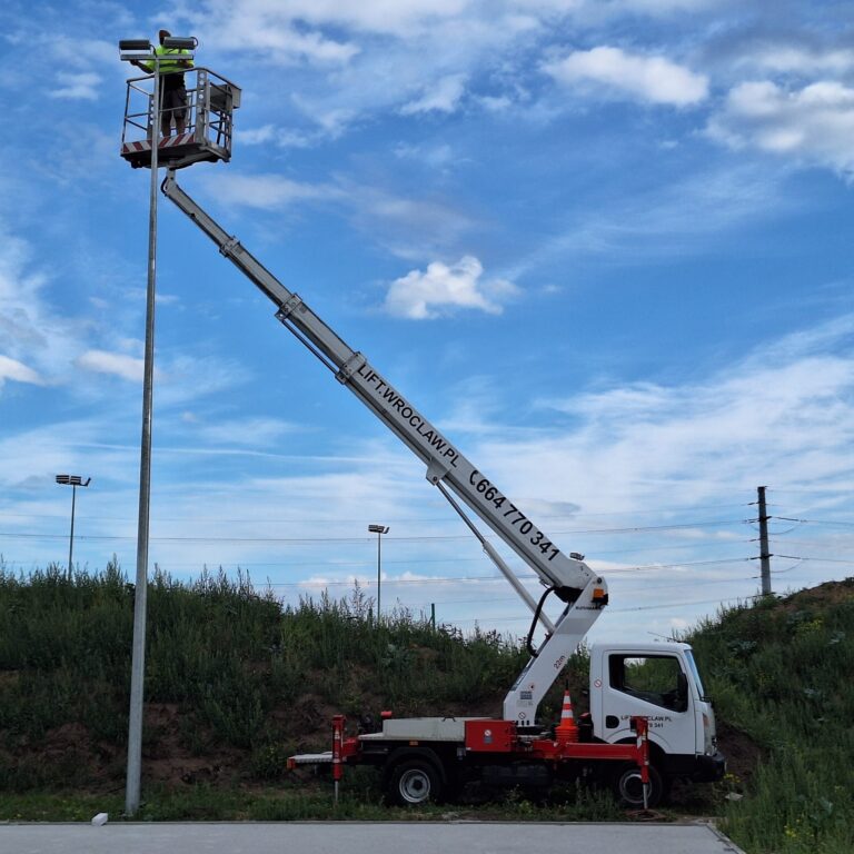 Read more about the article wymiana żarówek z podnośnika koszowego