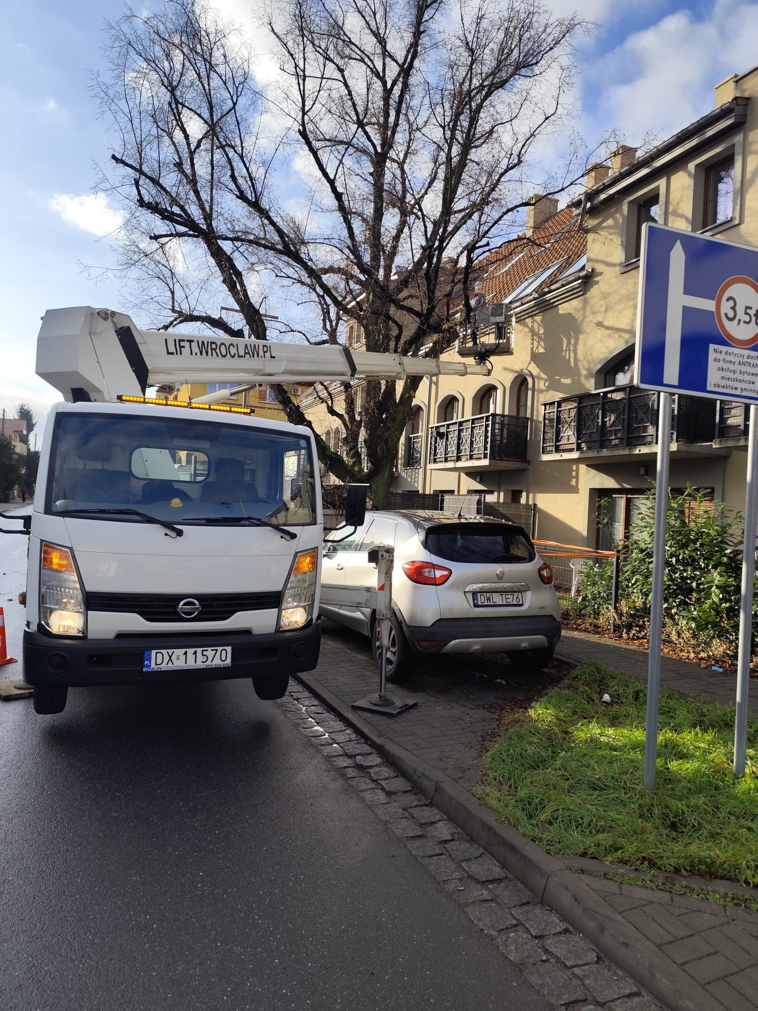 Read more about the article Jak wybrać odpowiedni podnośnik koszowy do pracy na wysokości?