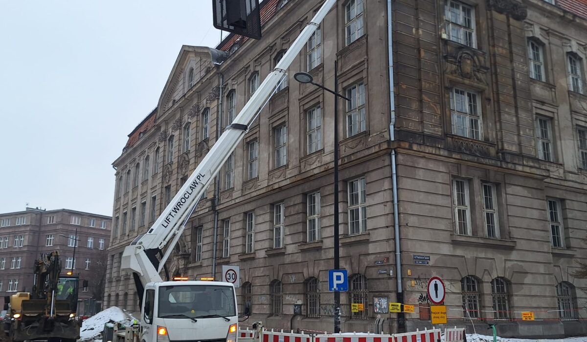 Wynajem podnośnika koszowego z operatorem