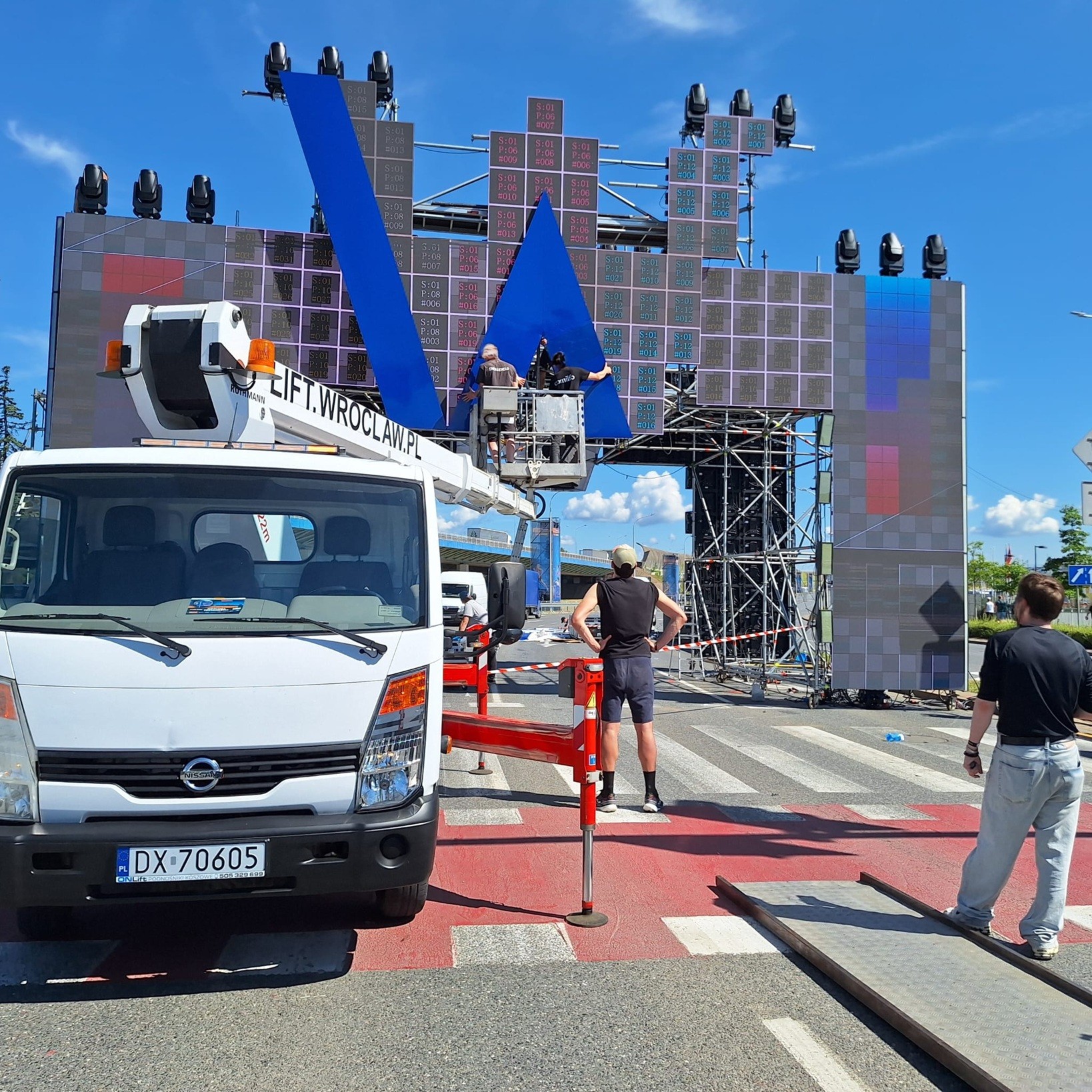 You are currently viewing Prace z podnośnika koszowego podczas organizacji Półmaratonu